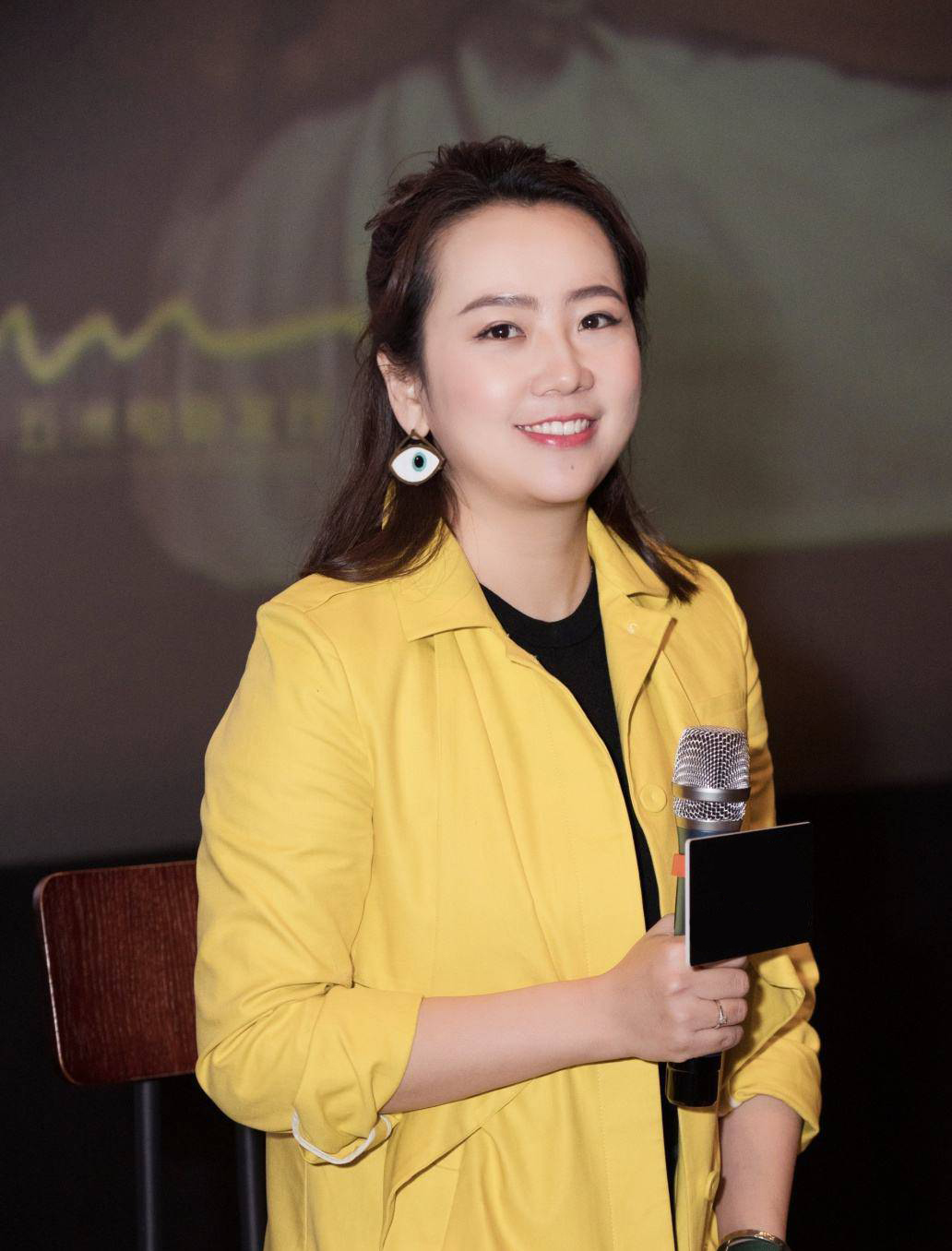 1984年11月11日出生于中国西北,中国内地女导演,编剧,毕业于 a target