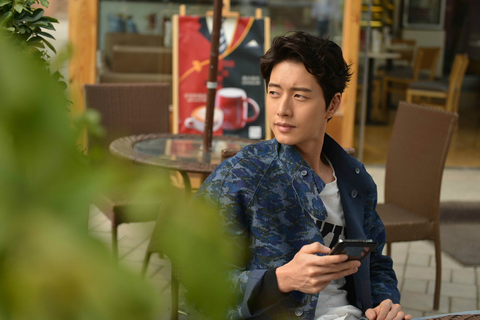 rv4e">韩国明星艺人 a target="_blank" href="/item/朴海镇/1747799"