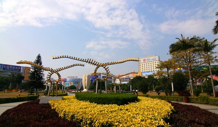  p data-id="gnwsrfwd74">南珠魂北海城市标志,位于终年花团锦簇,芳草