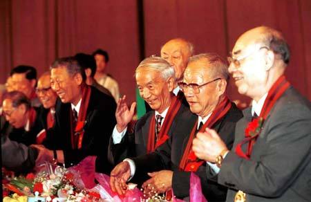 两弹一星功勋奖章_百度百科