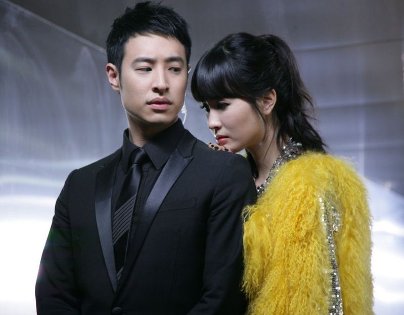 《双人舞》是由 a target="_blank" href="/item/潘玮柏/140816" data