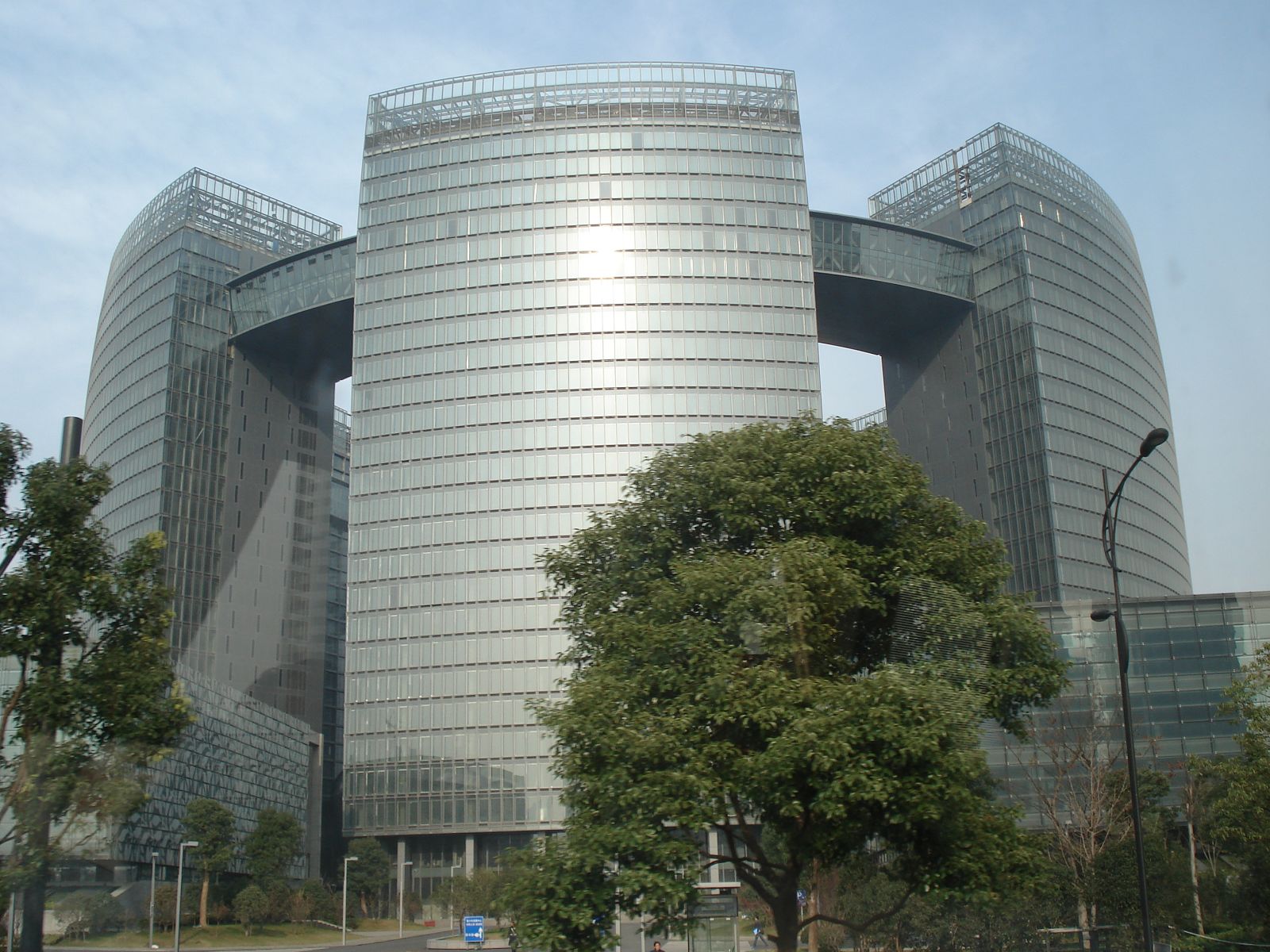  p>杭州图书馆位于杭州市上城区,是中国最早建立的省级公共图书馆之一