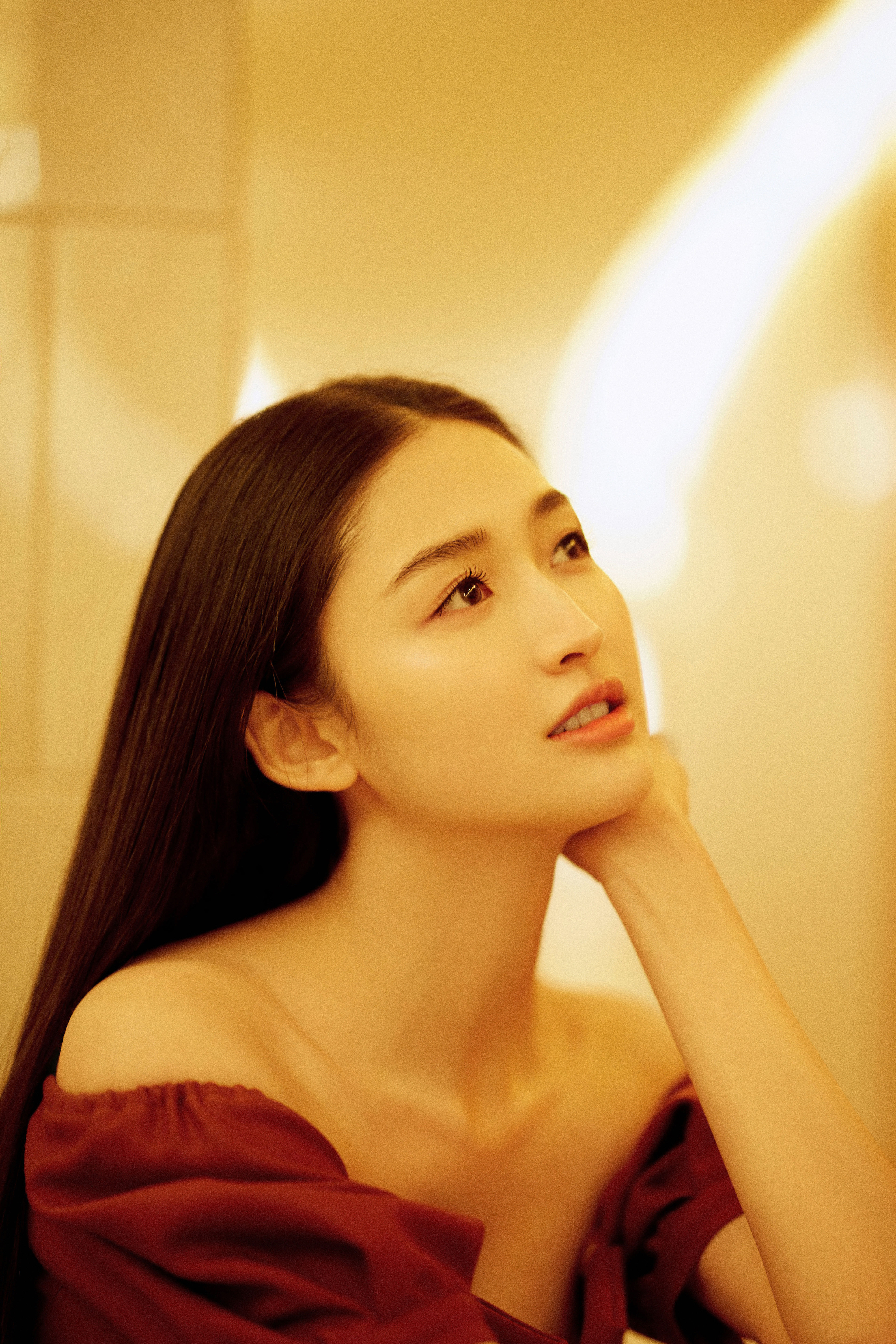 1996年2月9日出生于中国四川省成都市,中国内地影视女演员