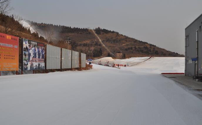  p> a target="_blank" href="/item/北京">北京 /a>万龙八易滑雪场地