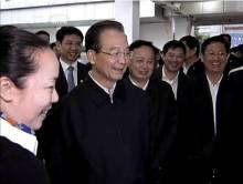 国务院总理温家宝参观学校自主创新成果展