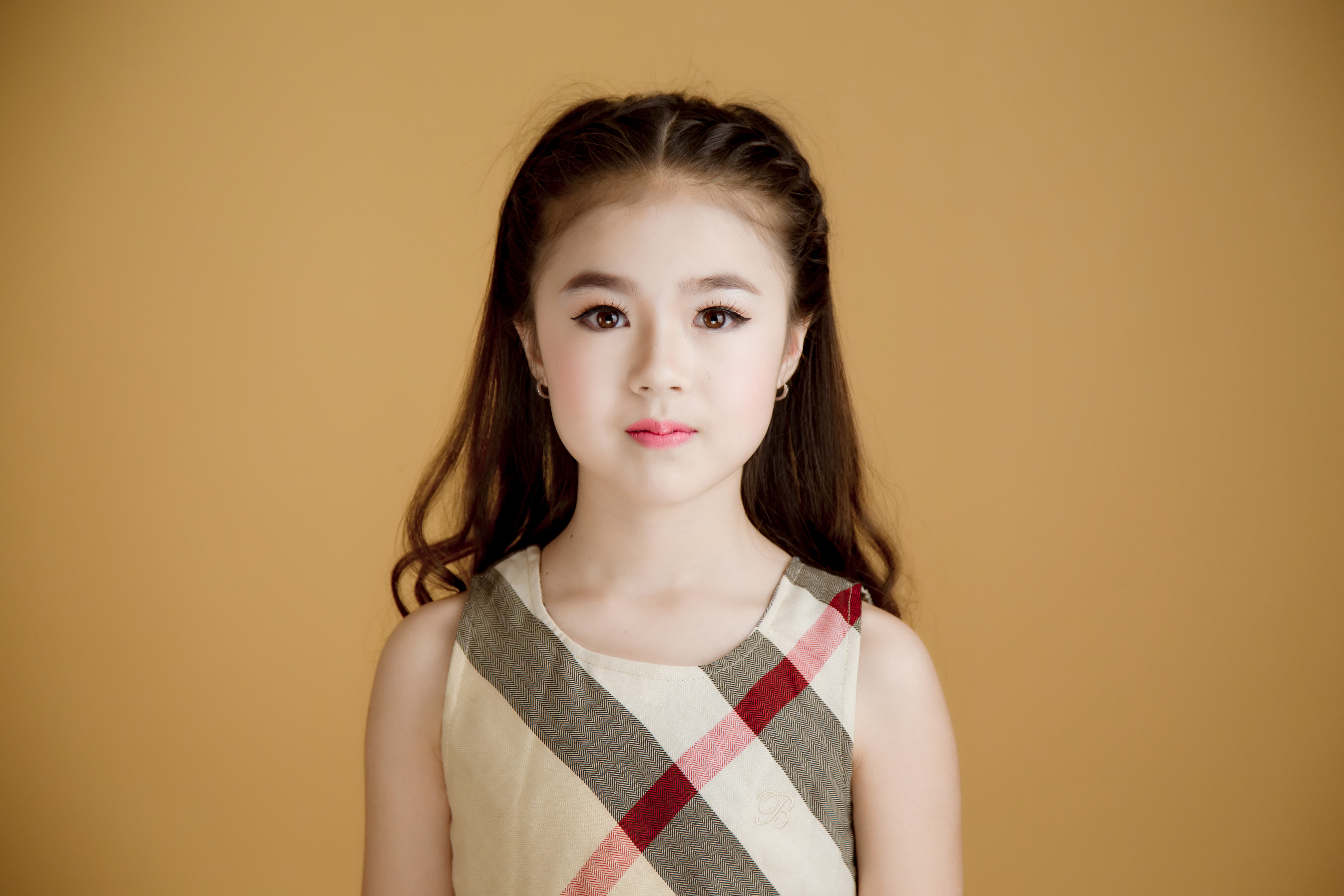  p>曾凯恬,小名恬恬,中美混血儿,童星,2005年3月30日出生于 a target=