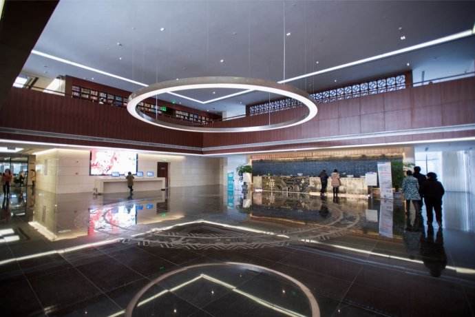  p data-id="gnbixtreyh">四川省图书馆位于成都市青羊区,是中国成立