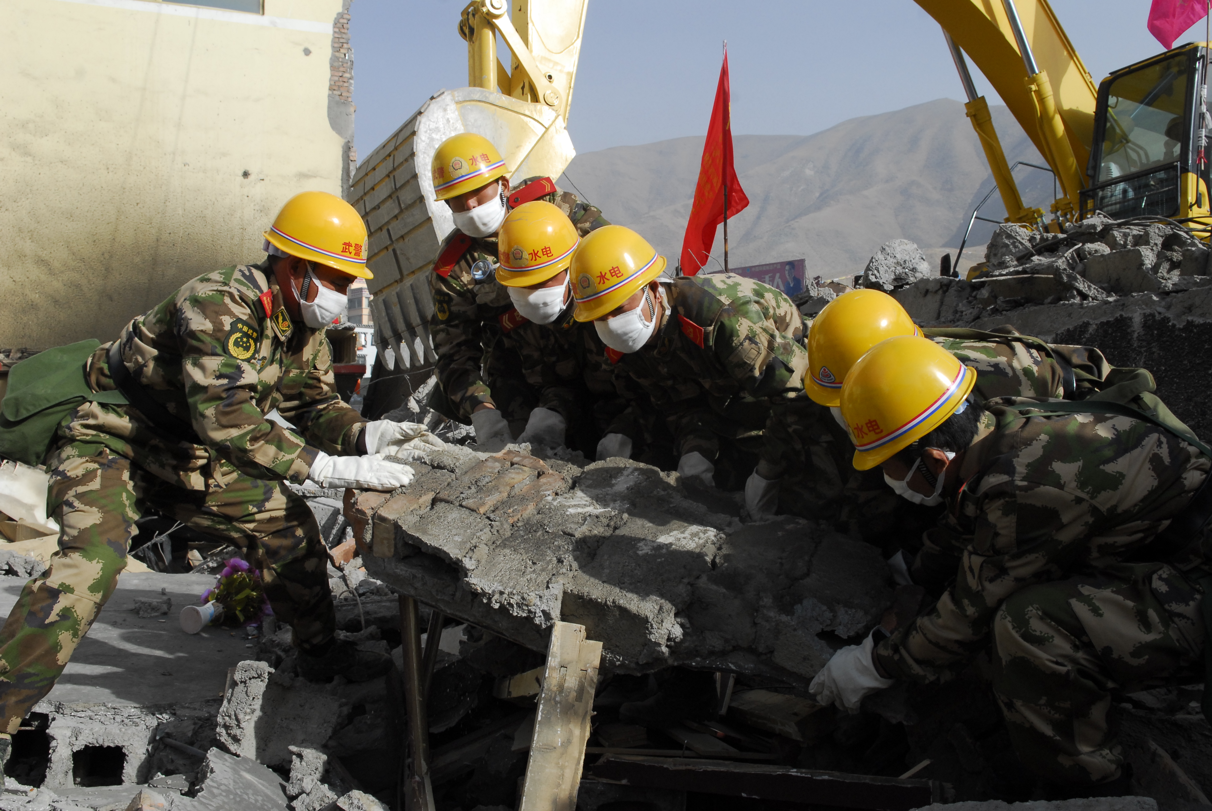  p>中国人民武装警察部队水电部队简称武警水电部队,是中国人民武装