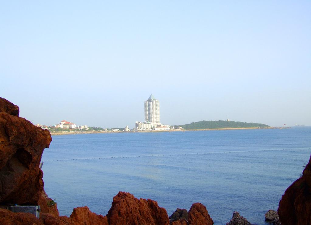  p>爱情角,坐落在风景秀丽的青岛信号山南麓,位于青岛八大关风景区内