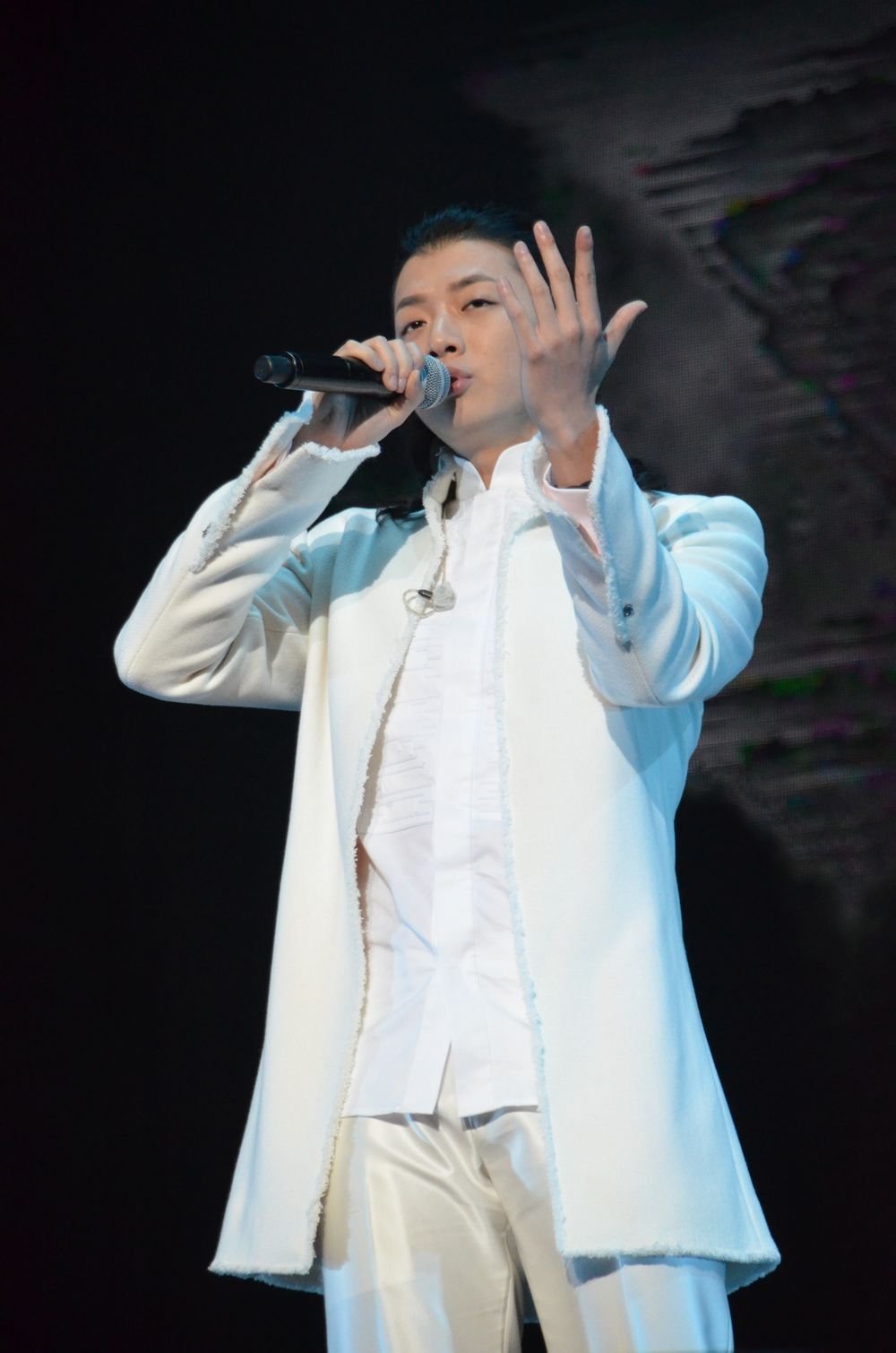  p>霍尊,1990年9月18日出生于上海,中国内地男歌手,音乐人,毕业于 a