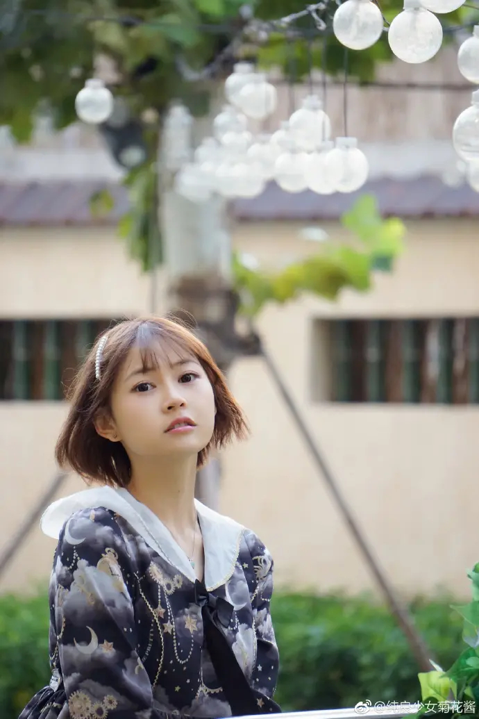  p data-id="tejtqajt3whv">蒋静菊(艺名:菊花花),女性配音演员.