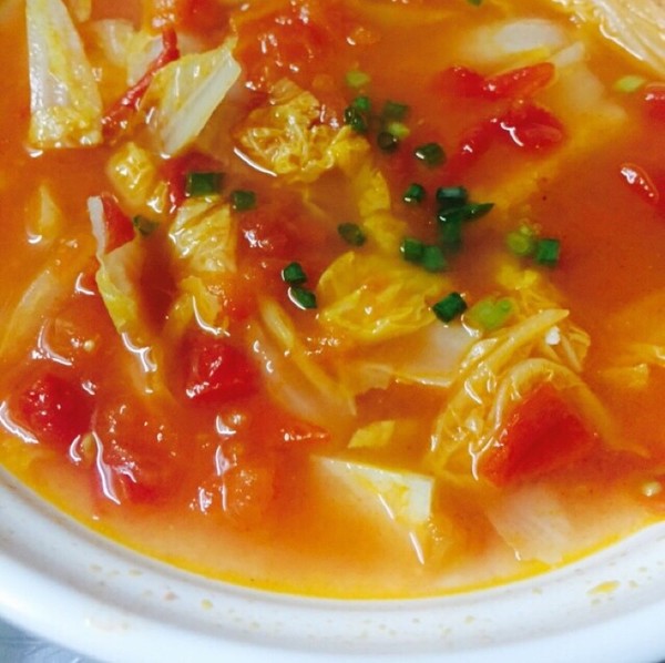  p>番茄白菜汤是一道菜汤,主要食材是白菜和番茄. /p>
