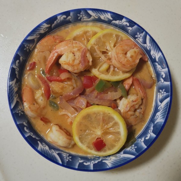  p data-id="gn8tefze9r">椰汁虾属于查莫洛风味美食,是 a target="