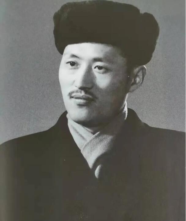  p>夏阳(1921年10月22日-2022年12月19日),笔名阳天,夏天,重庆长寿人.