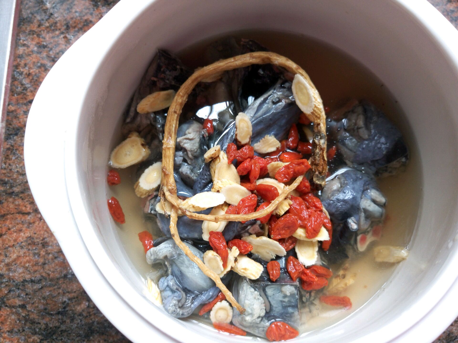 补血补气乌鸡汤