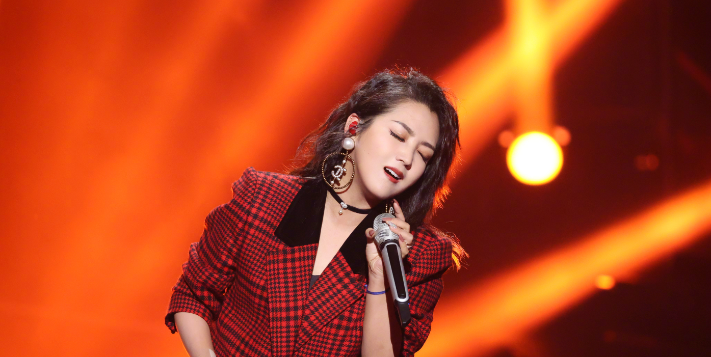  p>何洁,1986年3月25日生于贵州省贵阳市,中国内地流行女歌手,影视