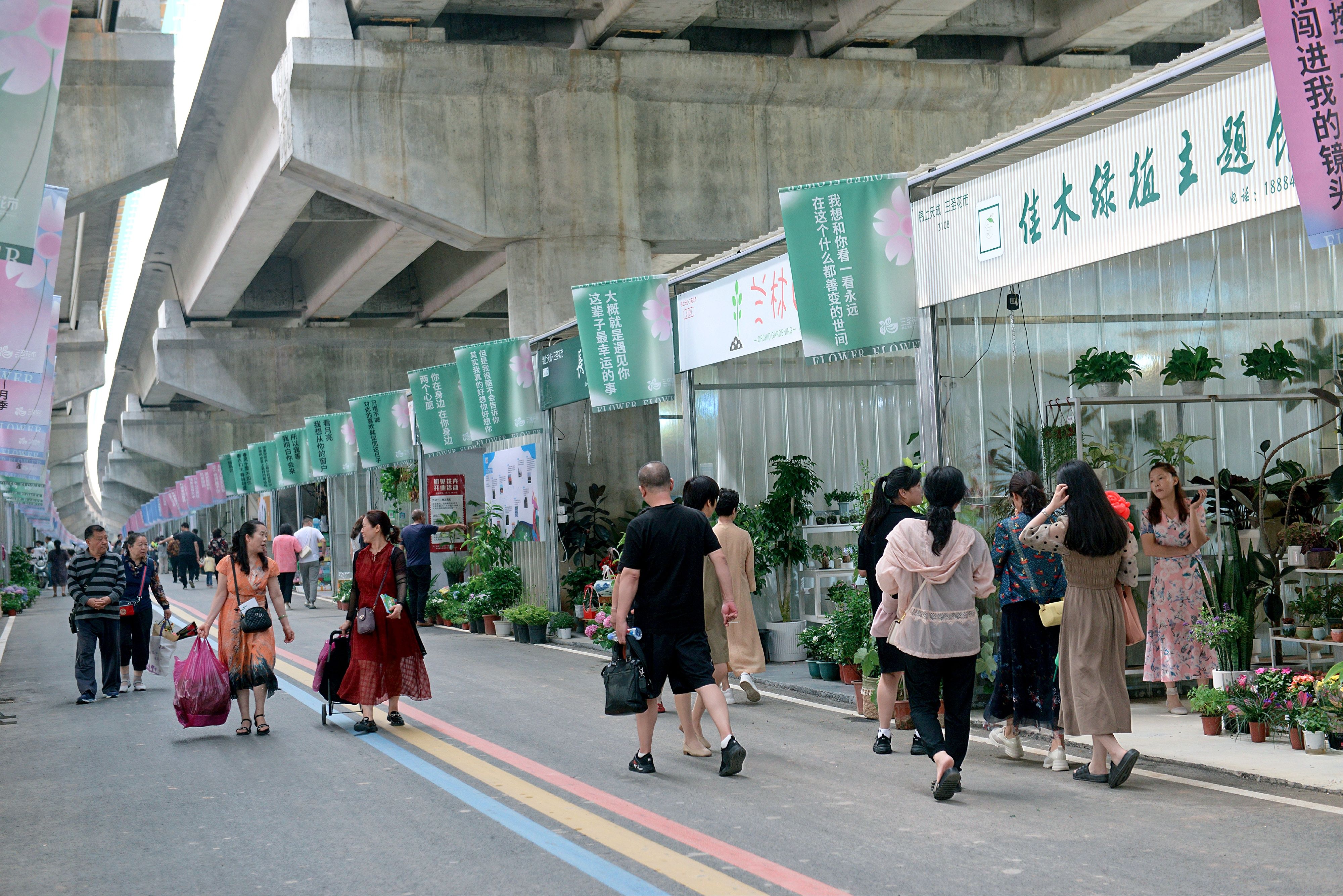  p data-id="tjoojxnmqwde">三圣花市暨成都花卉文创博览园,是根据 a