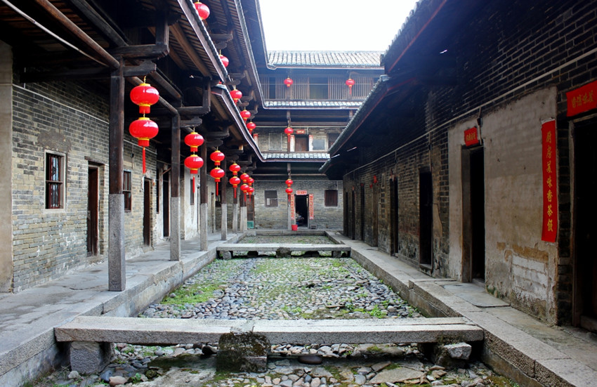 渊源而言,属于梅州 a target="_blank" href="/item/客家民居/615376"