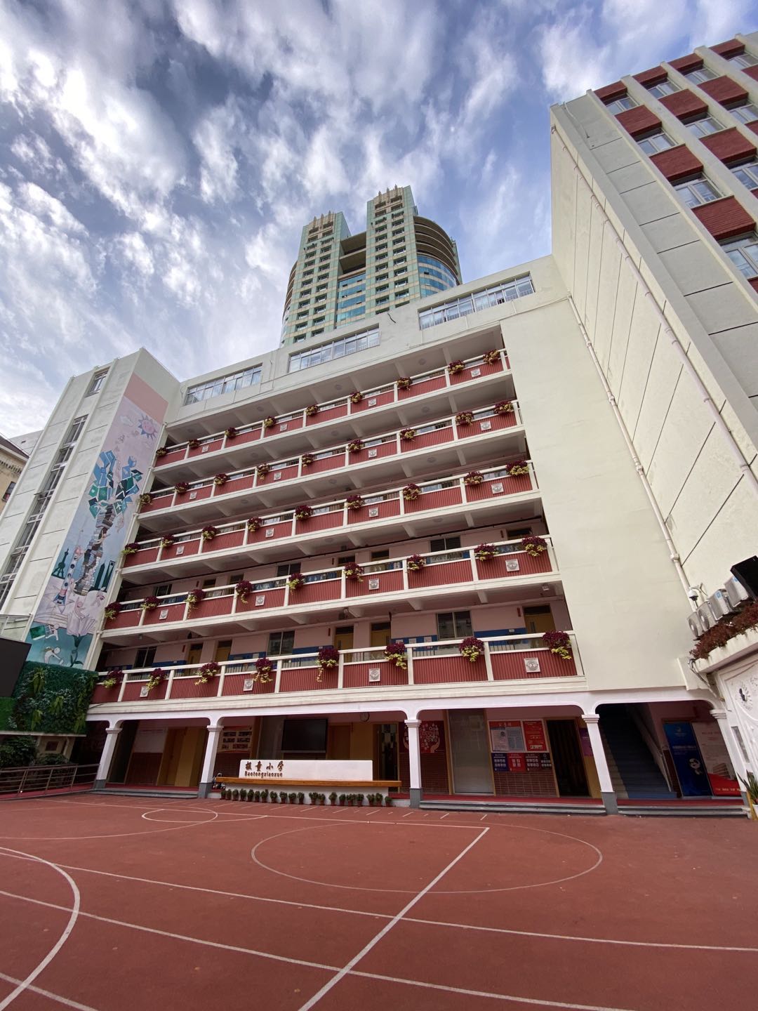 id="gnhfi2ypt0">上海市黄浦区报童小学是一所具有光荣传统的学校