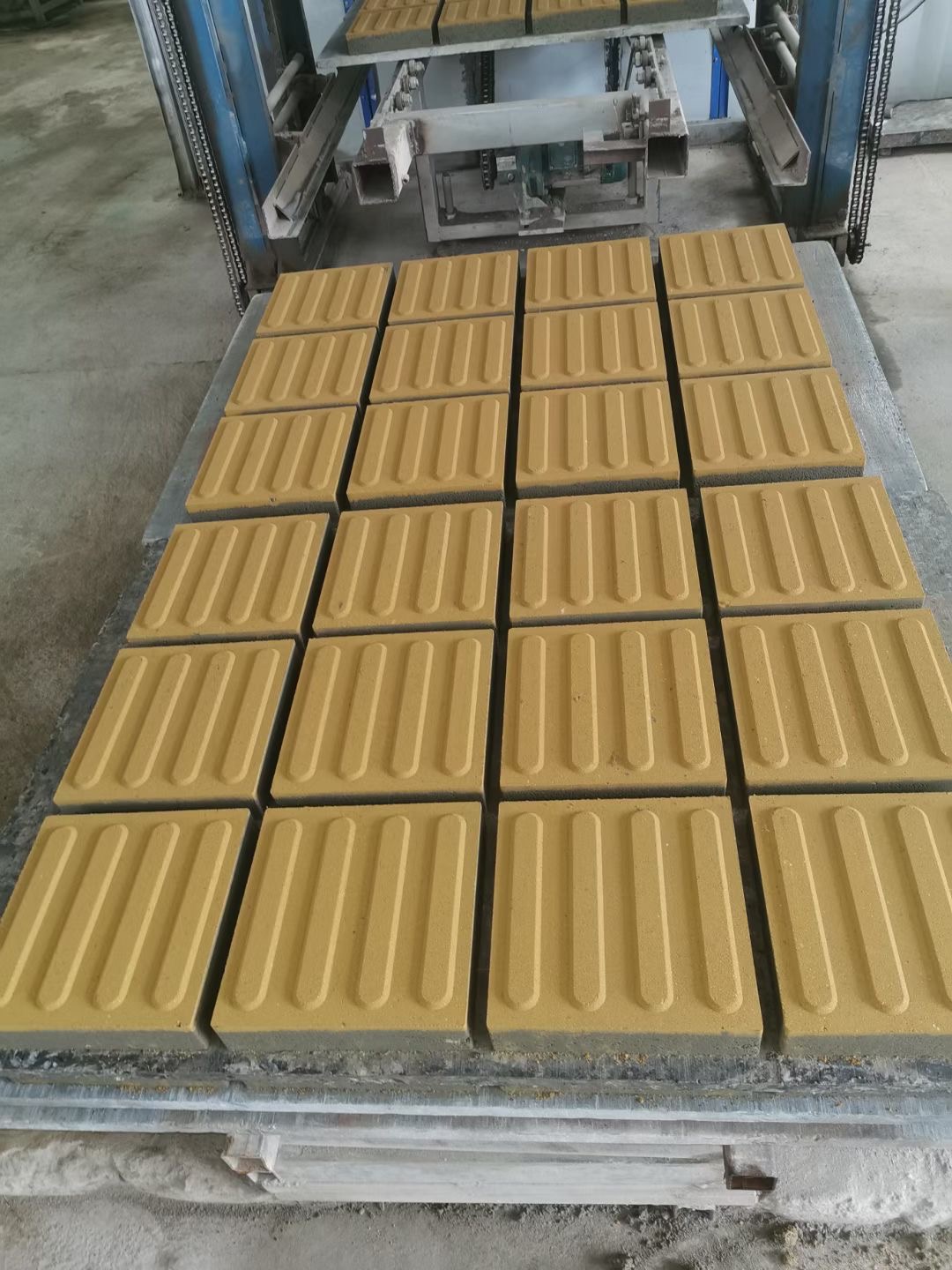 id="2frb5ddeve3">信阳市浉河区联合新型建材厂是一家环保砖生产公司