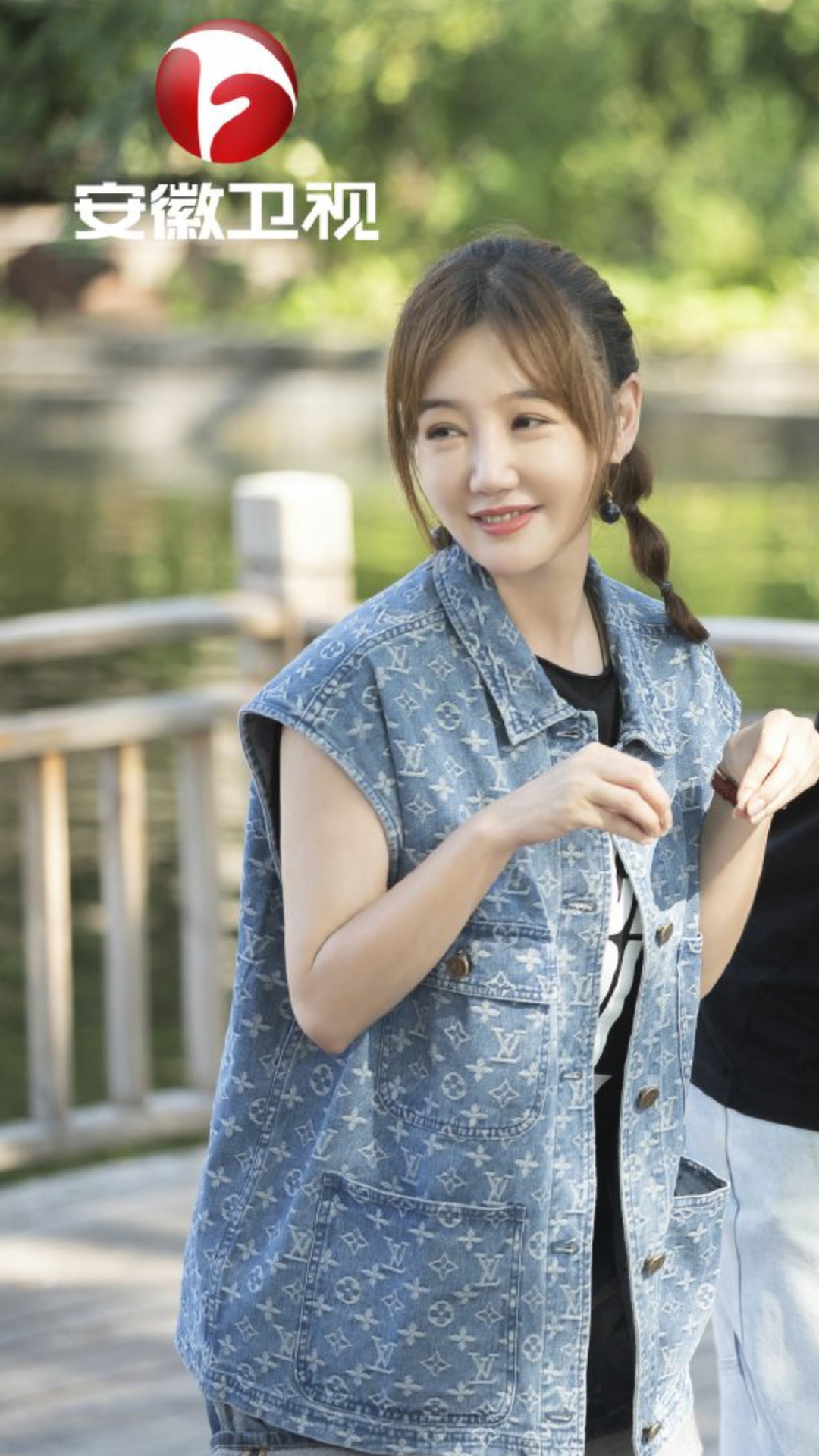 主演的电影《 a target="_blank" href="/item/人见人爱/12912797"