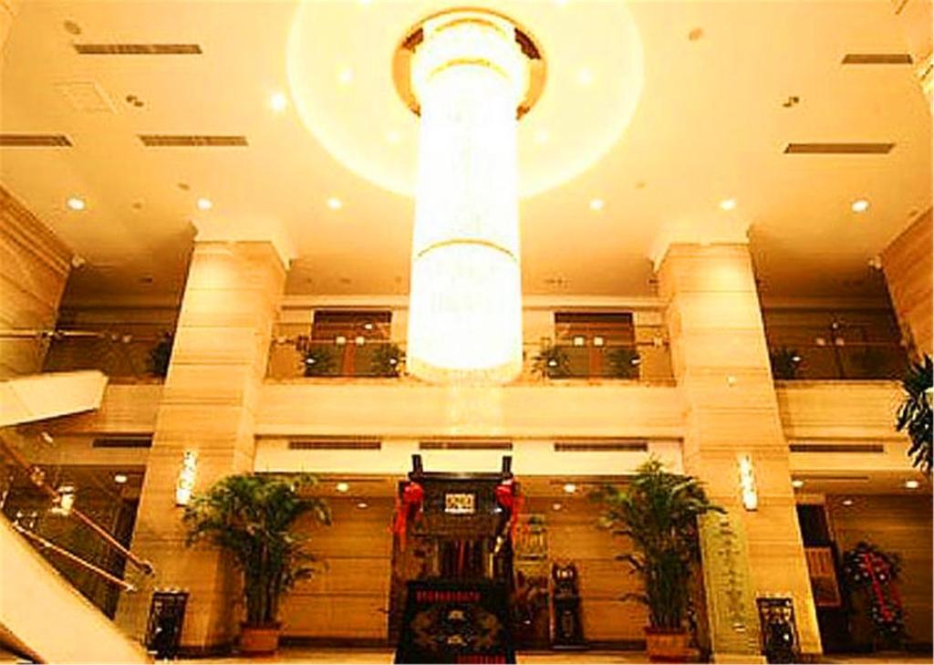  p>济南蓝海大饭店是由 a target="_blank" href="/item/蓝海酒店集团