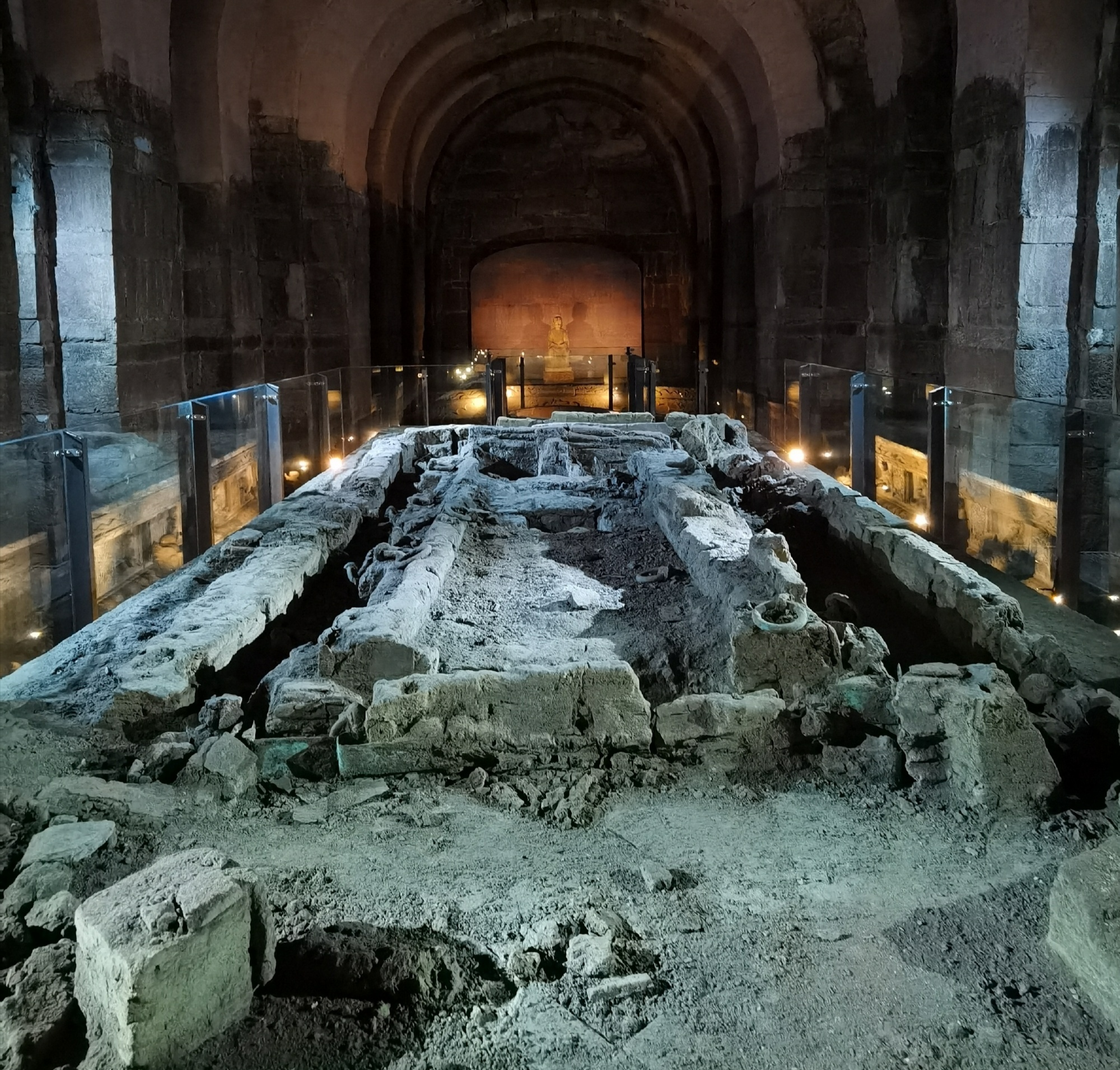  p>即四川成都王建墓中的珍贵石刻.