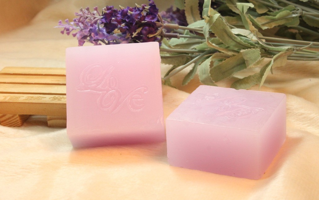  p>手制皂,即为手工皂;就是自己diy动手做香皂.