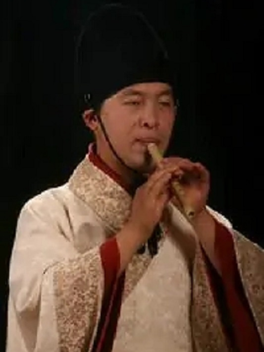  p>小闷笛,俗称皮哨子,是彝族双簧气鸣乐器.