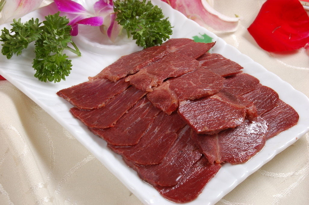  p>五香驴肉是一道以驴肉为主要原料的菜品. /p>