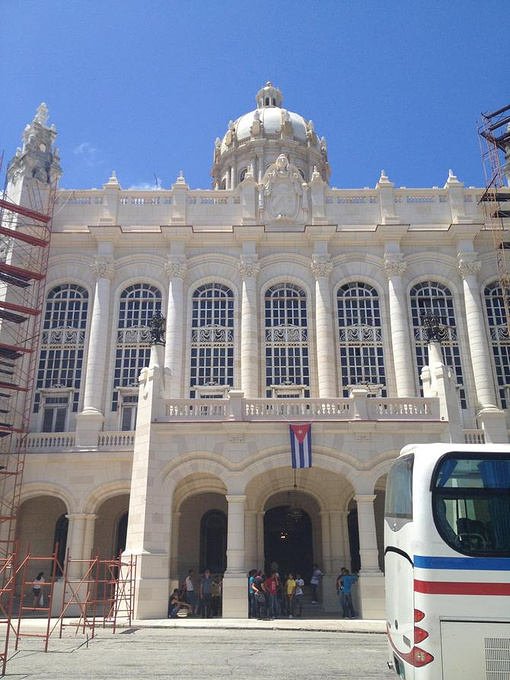 坐落在牙买加首都金斯敦市中心. /p>