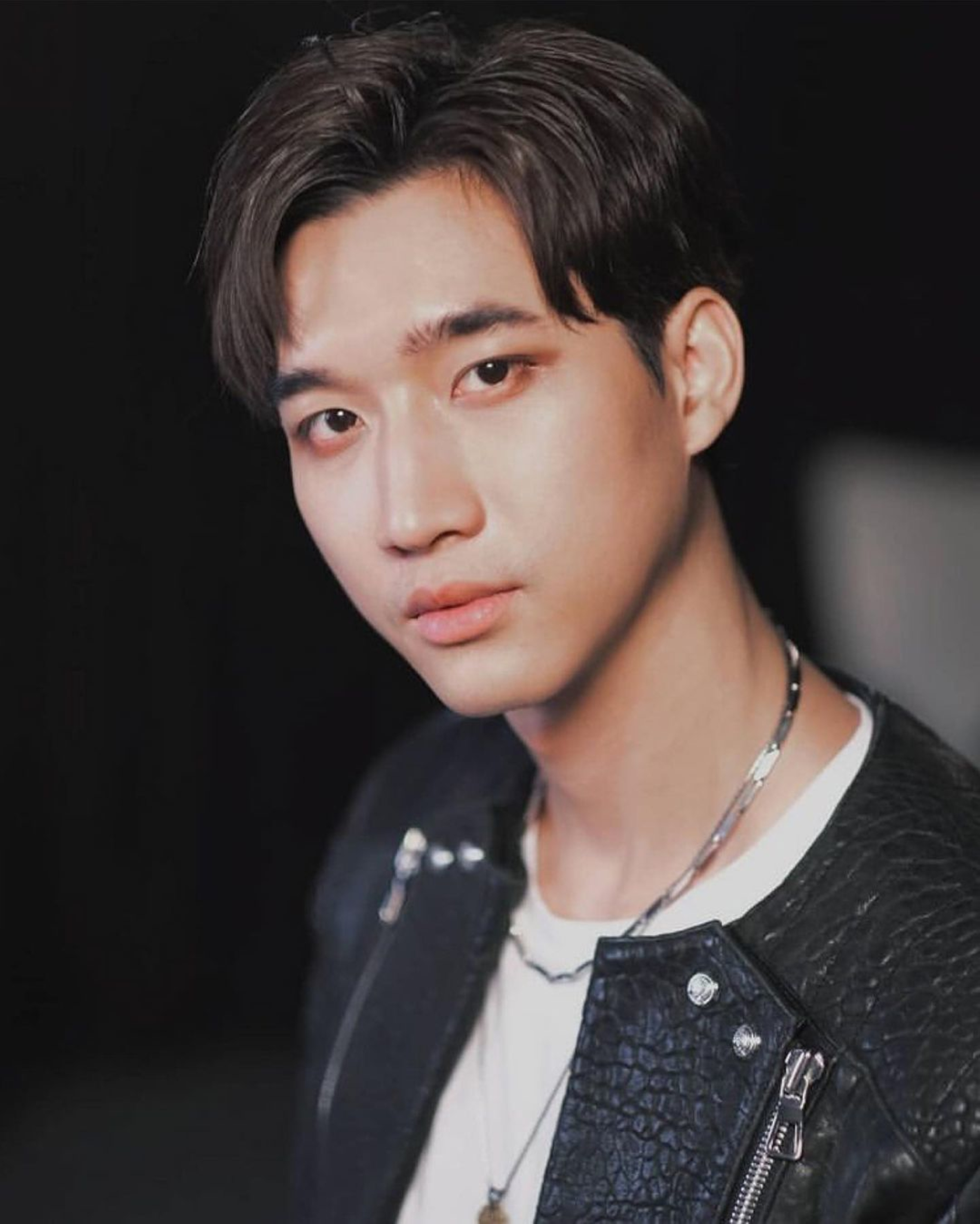 1998年1月18日出生,在泰国发展的老挝男演员