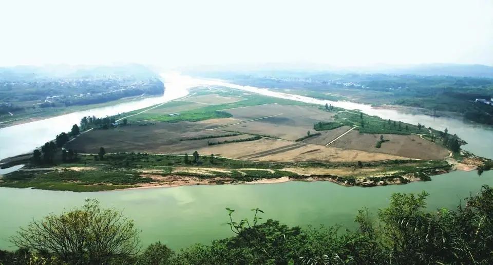  p>青居镇,隶属于四川省南充市高坪区,地处 a target="_blank" href="