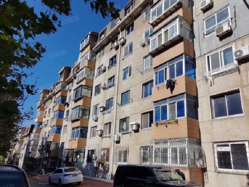 沙河口锦绣,由大连锦绣房地产开发有限公司建成,共计房屋2203户,小区