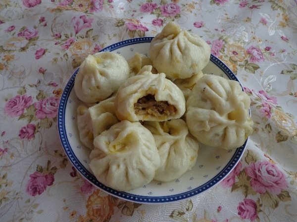 酸菜粉条肉包子
