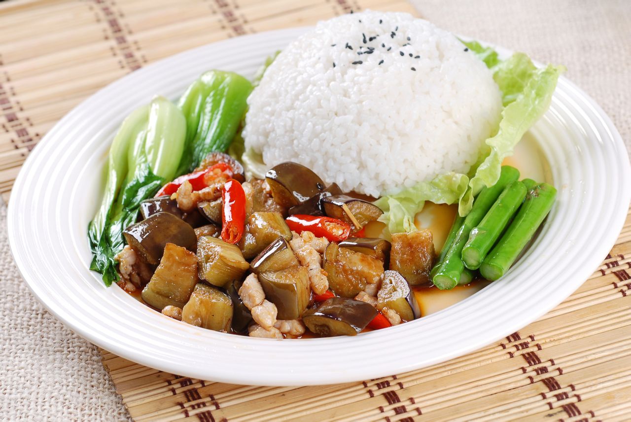  p>盖饭也叫 a target="_blank" href="/item/盖浇饭/1192126" data