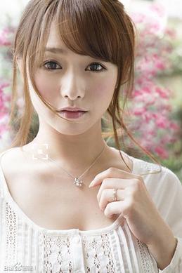  p>白石茉莉奈( i>しらいし まりな /i>),1986年8月10日出生于日本