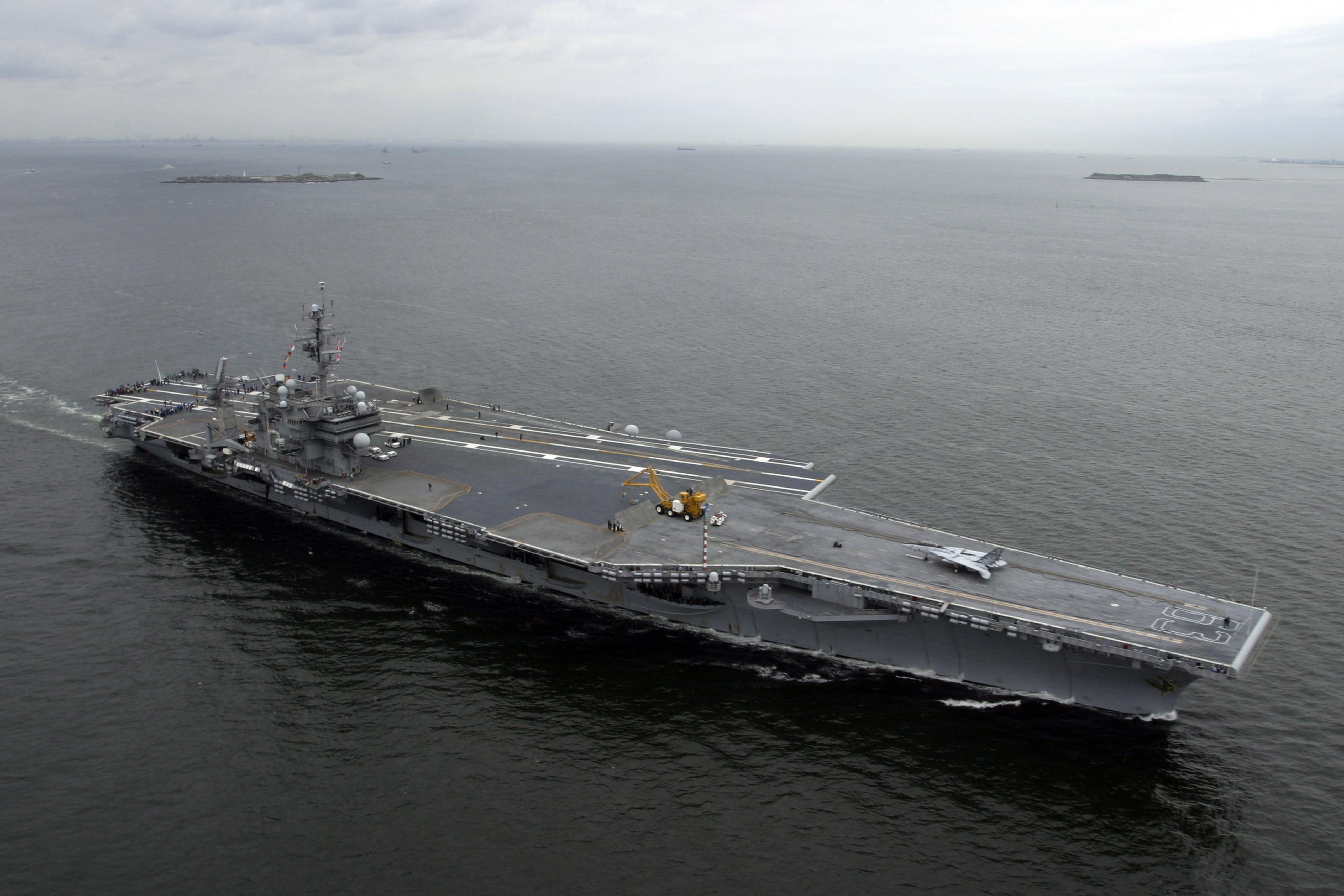  p>小鹰级航空母舰(英文:kitty hawk class aircraft carrier),是 a