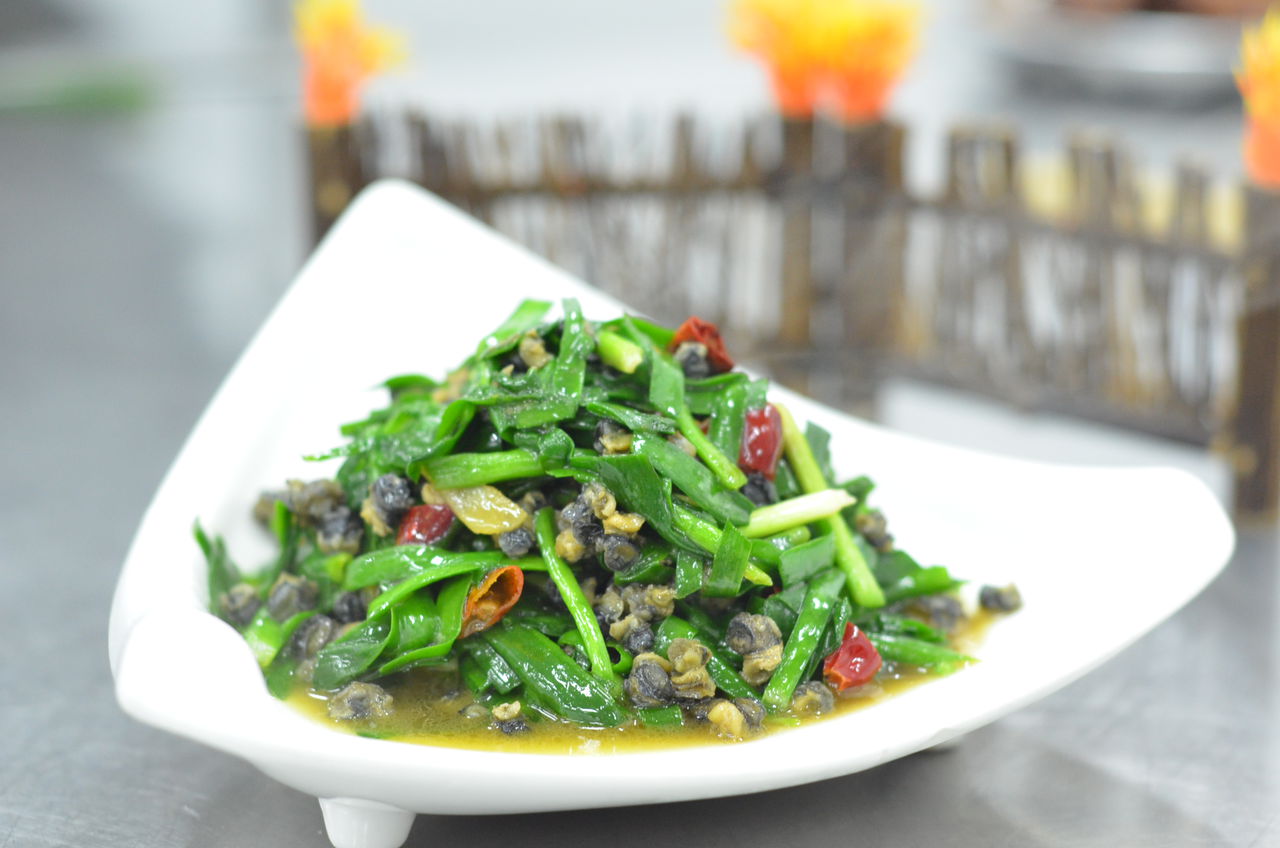  p>韭菜炒螺蛳肉是一道菜品,主料为韭菜,螺蛳. /p>