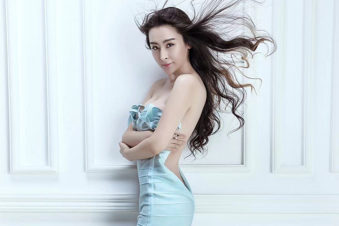 data-id="gnx017m2p4">杨光,女,生于黑龙江省哈尔滨市,著名模特,主持