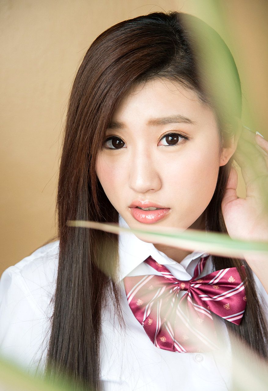  p>美竹铃(美竹すず)是一个在e-body公司2015出道