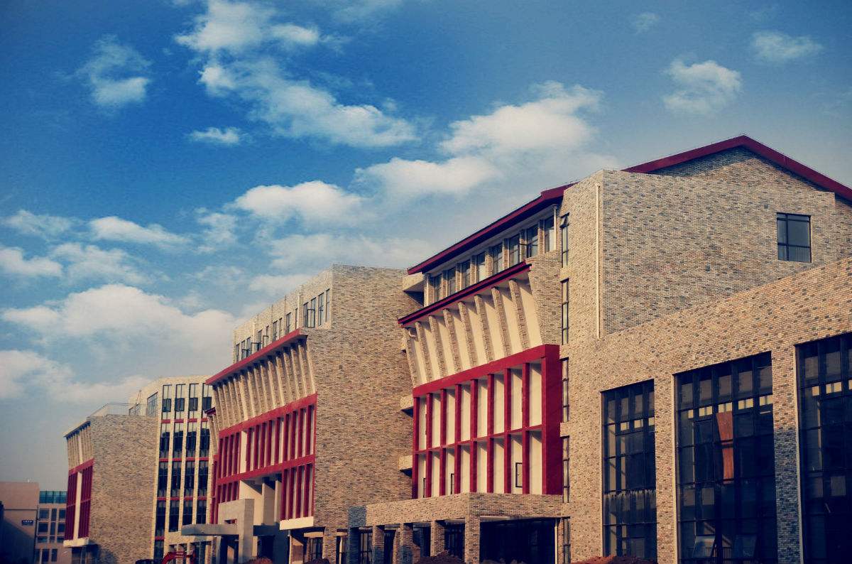  p>中原文化艺术学院始建于2010年,河南重点建设艺术院校位于 a href=