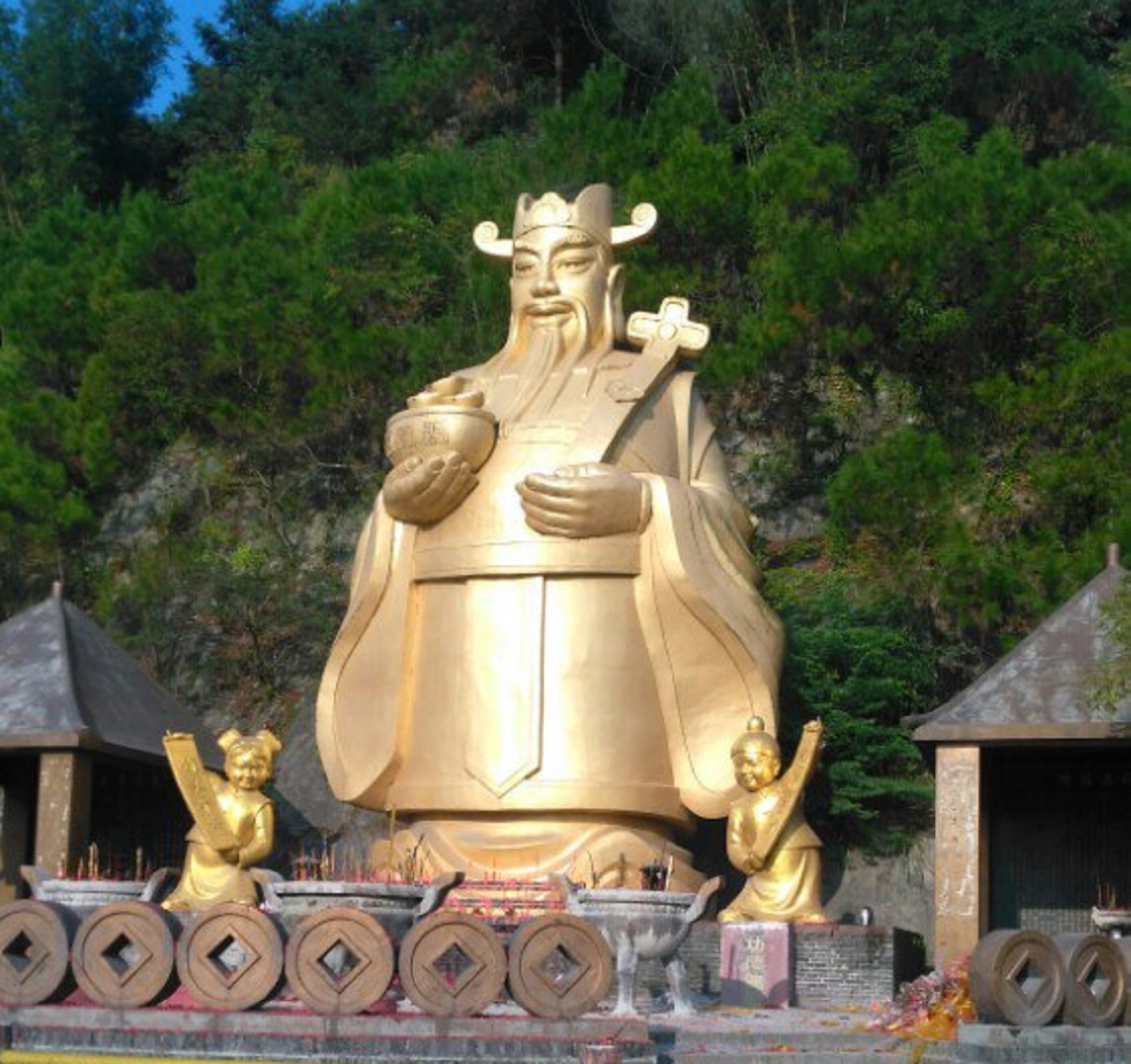  p data-id="gnb3d63znc">宝锭山风景区,座落在全国十大竹子之乡之一
