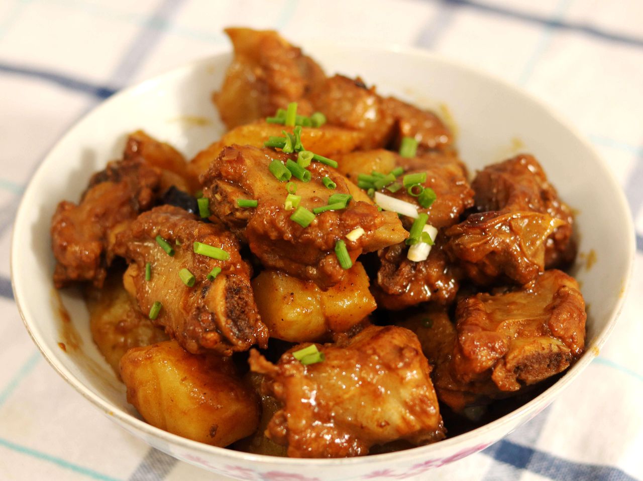 土豆焖排骨