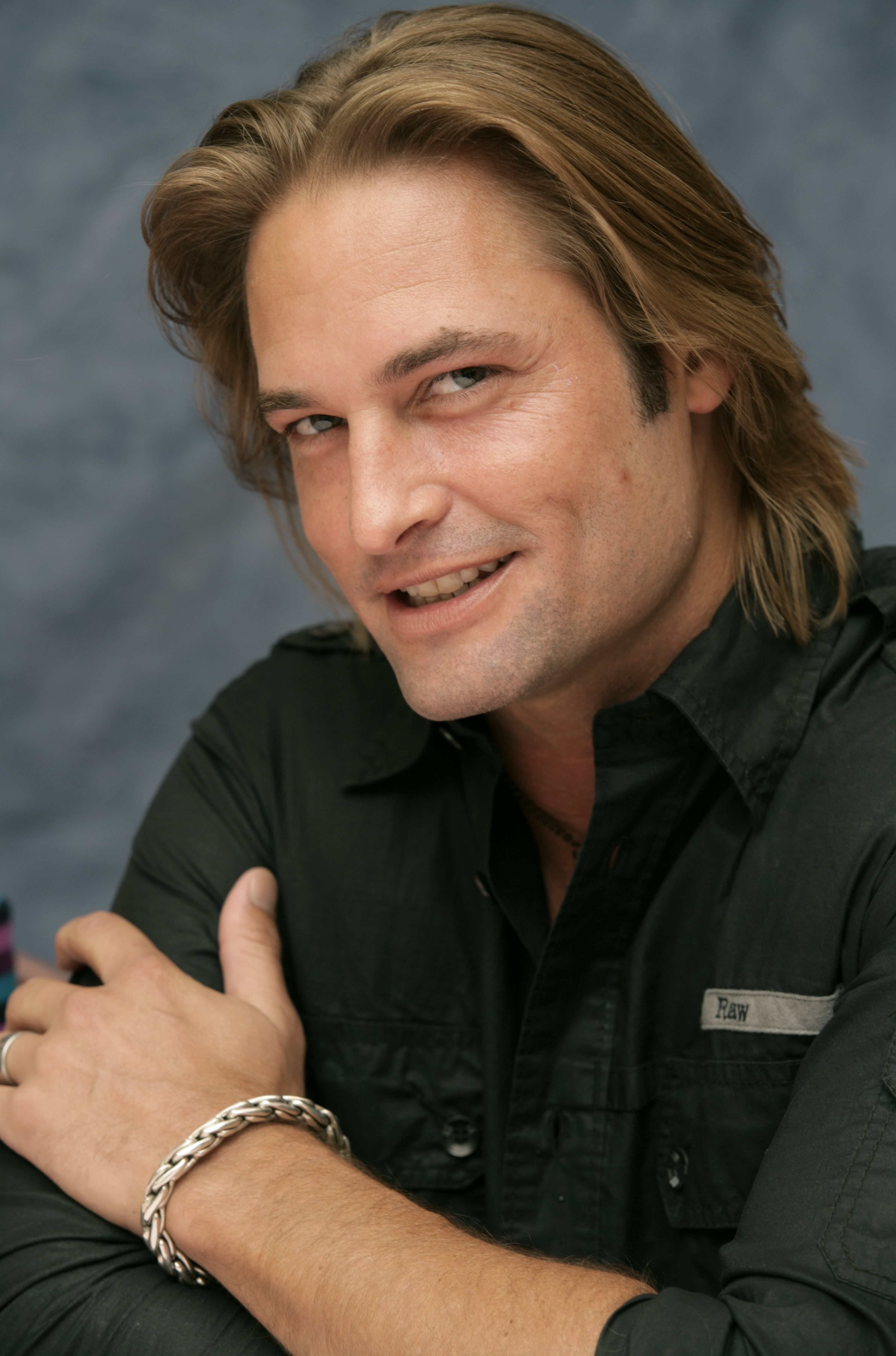 josh lee holloway