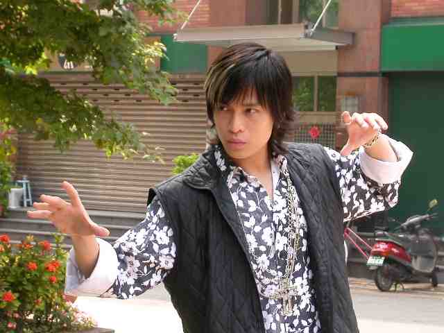  p>《紫禁之巅》是由 a target="_blank" href="/item/杨玄/6739326"