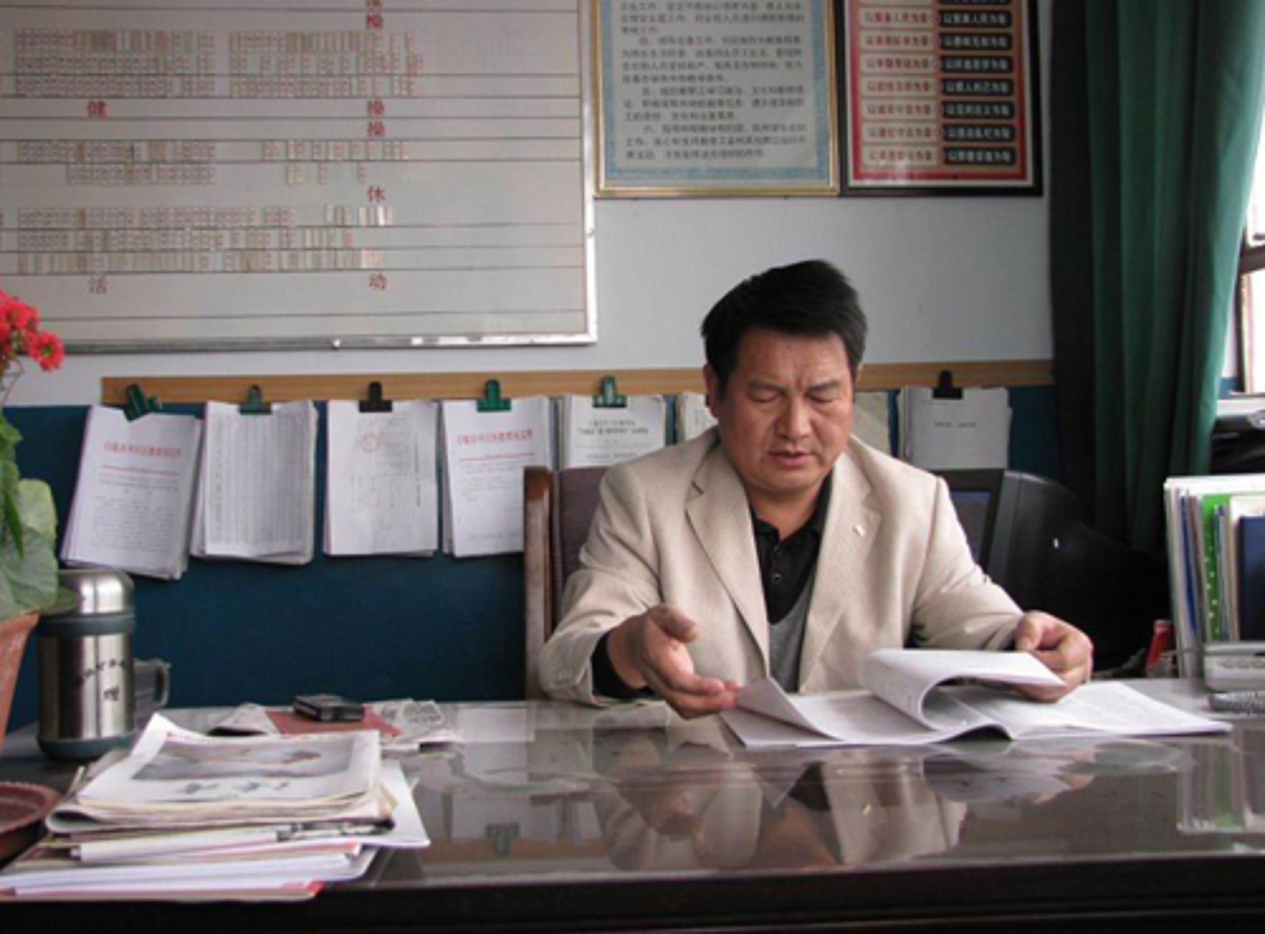  p>卫永康,男,汉族,出生于1962年5月,甘肃古浪人,毕业于西北师大教育