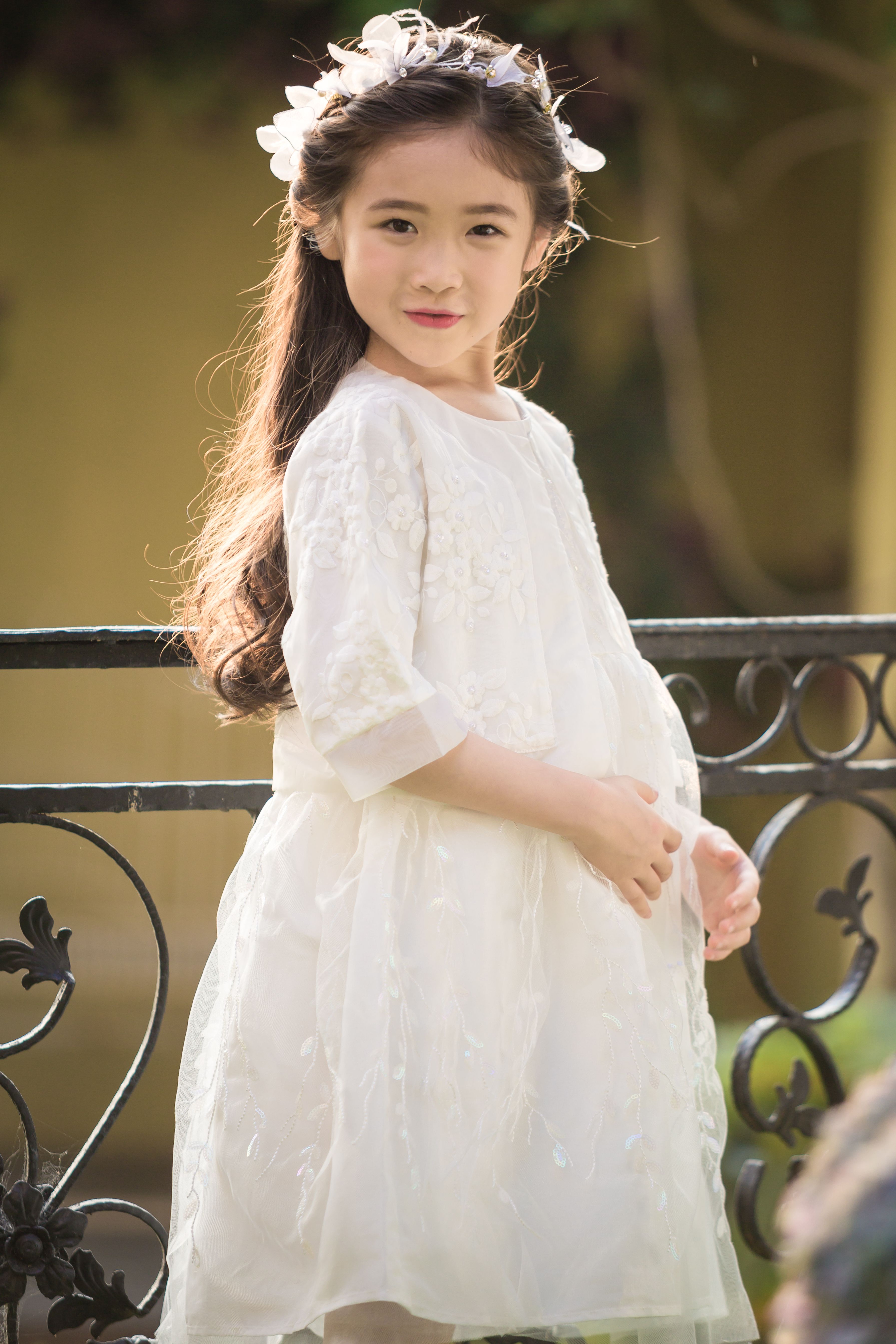  p>邓文怡,2009年11月14日出生于香港,童星,中国香港女歌手.