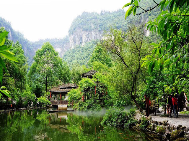  p>重庆酉阳桃花源国家森林公园位于重庆市酉阳土家族苗族自治县桃花