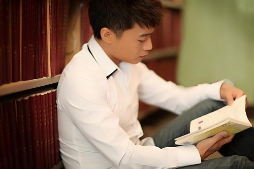  p> span class="ref" data-ctrid="2zguimvxjqe">徐誉滕,原名徐海 